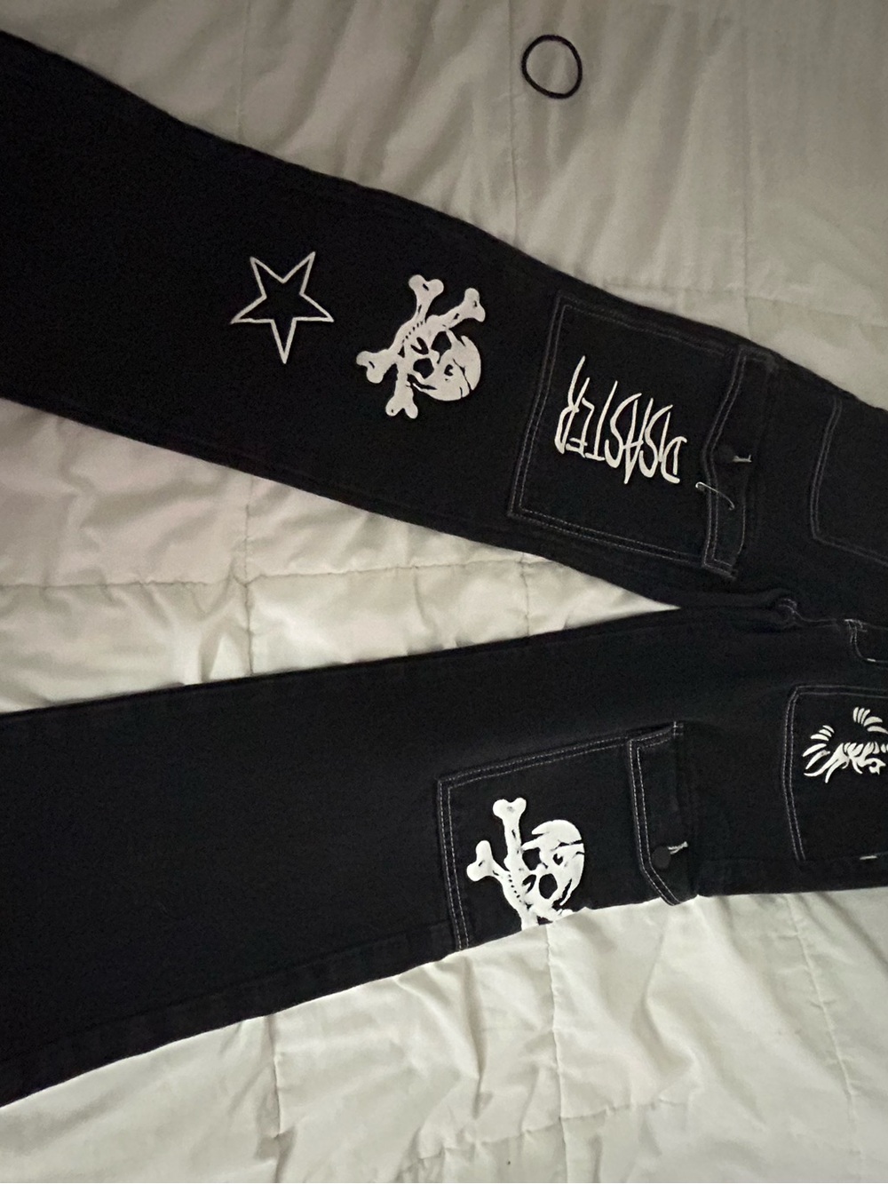 ROMWE Black Wide-Leg Jeans with White Skull & Star Graphics